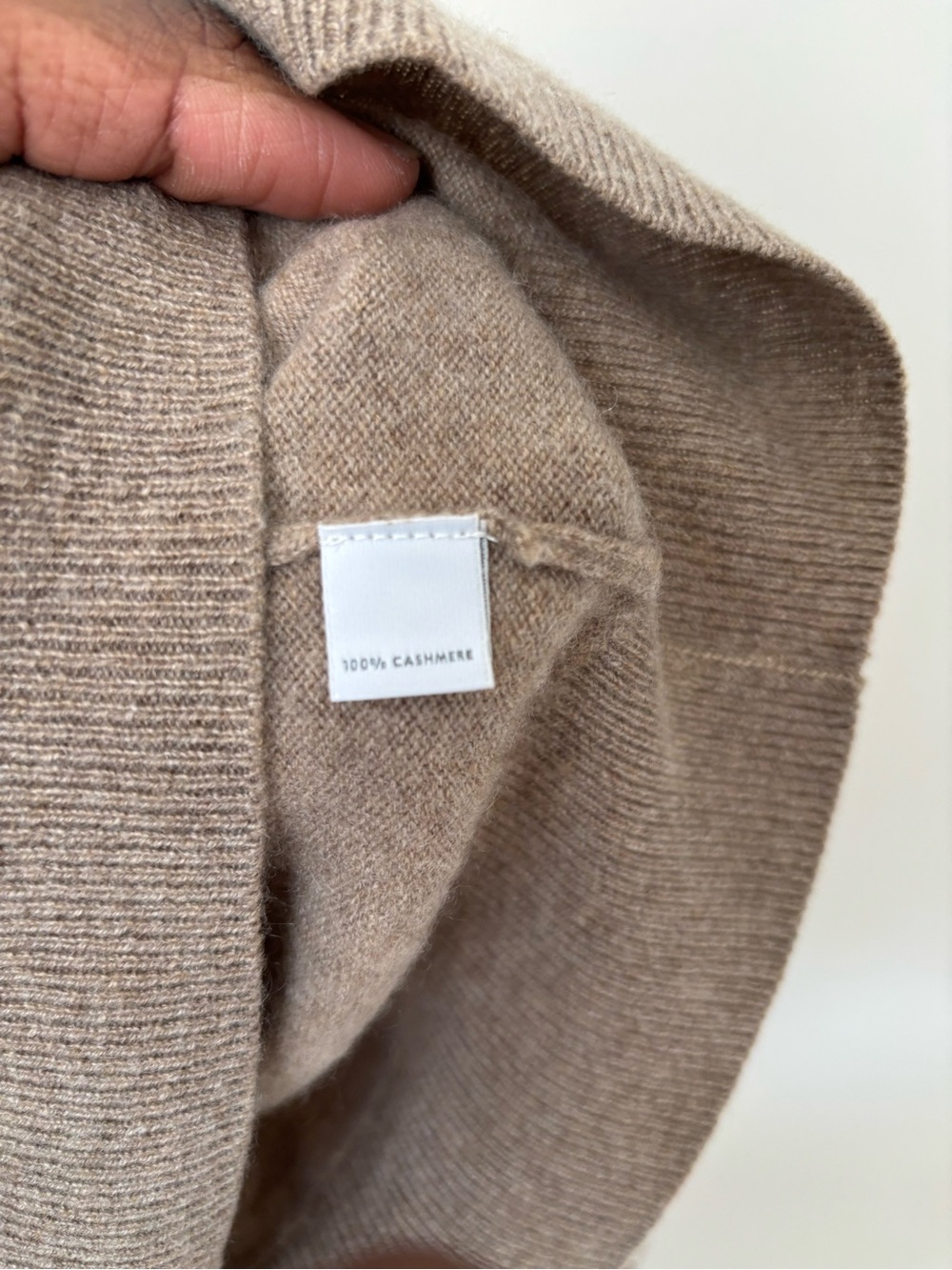 Neiman Marcus Taupe V-Neck Cashmere Sweater - Picture 4 of 6